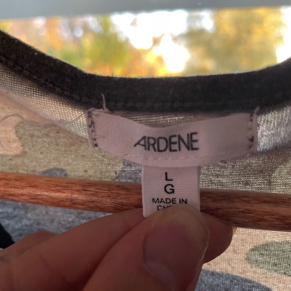 V Neck Top - Picture 3 of 3